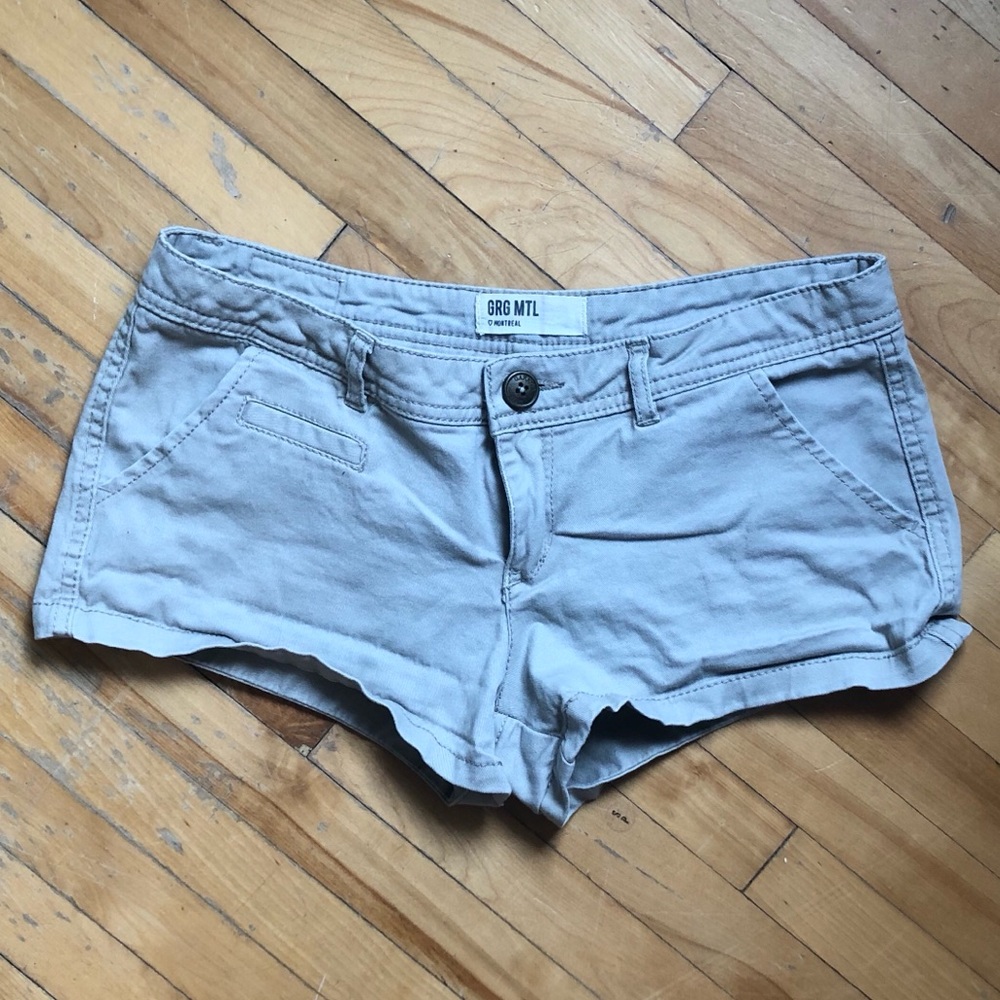 GARAGE beige shorts